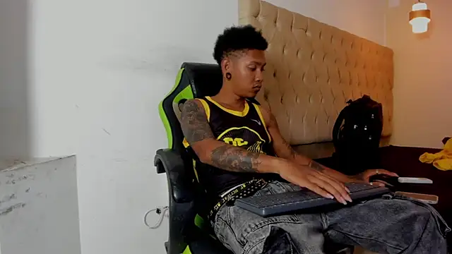 Snapshot of blackdirty420 chatting on October 16, 2025, 7:33 pm blackdirty420 online show from October 16, 2025, 7:33 pm