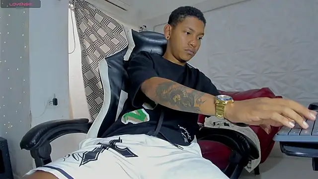 Snapshot of blackdirty420 chatting on November 19, 2025, 4:18 pm blackdirty420 online show from November 19, 2025, 4:18 pm