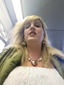 Sexybiene969 online show from October 10, 2025, 3:13 pm