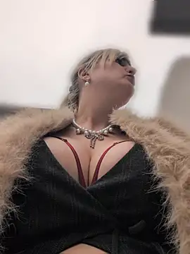 Sexybiene969 online show from April 14, 2026, 4:12 pm