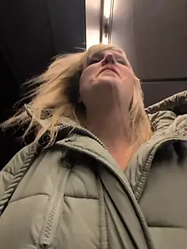 Sexybiene969 online show from December 17, 2025, 5:18 pm