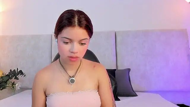 Snapshot of Giselle_Lauren chatting on December 18, 2025, 8:56 pm Giselle Lauren online show from December 18, 2025, 8:56 pm