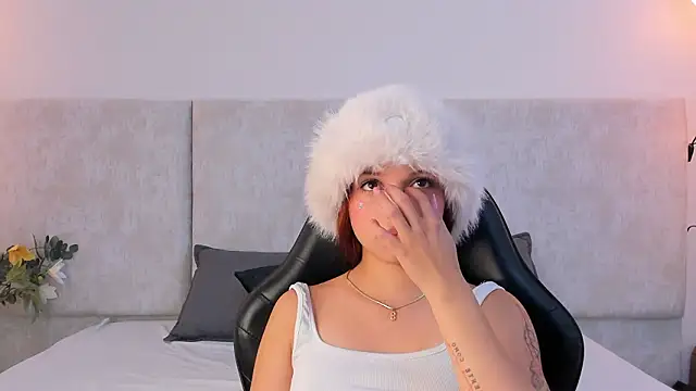 Snapshot of Giselle_Lauren chatting on February 20, 2026, 7:38 pm Giselle Lauren online show from February 20, 2026, 7:38 pm