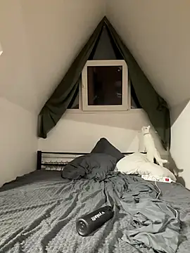 Snapshot of Julian_wins chatting on March 22, 2025, 7:42 pm Julian wins online show from March 22, 2025, 7:42 pm