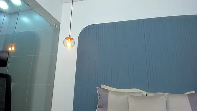 Snapshot of KiimCollins chatting on March 18, 2025, 6:39 pm KiimCollins online show from March 18, 2025, 6:39 pm