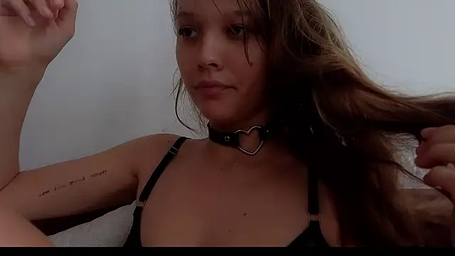 Snapshot of DemiDee chatting on November 2, 2025, 8:41 am DemiDee online show from November 2, 2025, 8:41 am