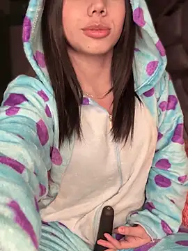 Snapshot of Laura-Khalifa chatting on November 9, 2025, 5:55 am Laura-Khalifa online show from November 9, 2025, 5:55 am