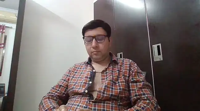 innocentboy1987 online show from March 17, 2025, 4:40 am