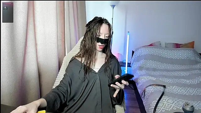 Snapshot of holyharlot chatting on March 17, 2025, 9:33 am holyharlot online show from March 17, 2025, 9:33 am