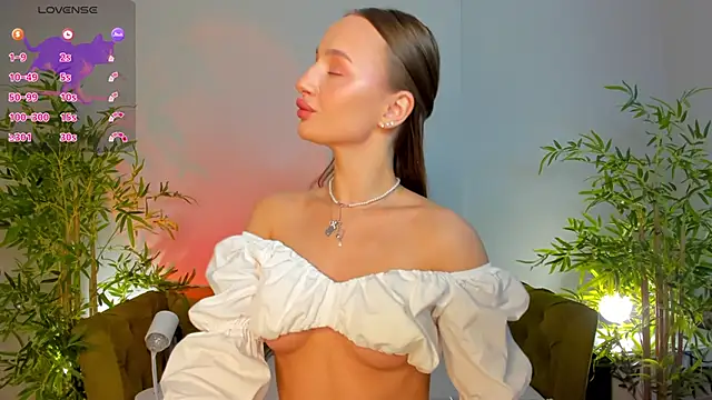 Snapshot of miiss__lulu chatting on June 4, 2026, 1:10 am miiss lulu online show from June 4, 2026, 1:10 am