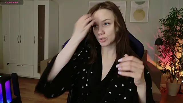 alexa feels  online show from April 9, 2026, 4:02 pm