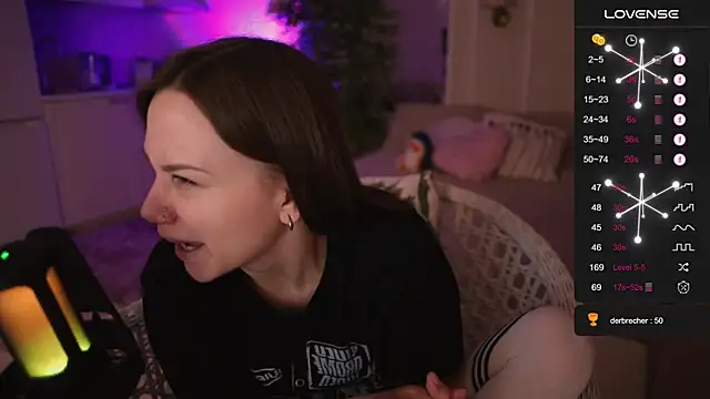 Snapshot of alexa_feels_ chatting on December 4, 2025, 4:39 pm alexa feels online show from December 4, 2025, 4:39 pm