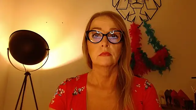 Snapshot of leaxSTAR chatting on July 6, 2026, 1:51 pm leaxSTAR online show from July 6, 2026, 1:51 pm
