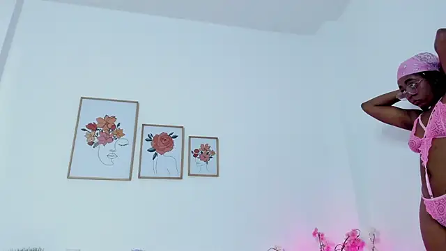 Snapshot of alejandra-cortes chatting on November 13, 2025, 11:03 am alejandra-cortes online show from November 13, 2025, 11:03 am