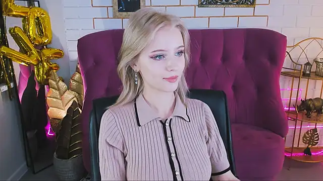 LeonaStane online show from October 8, 2025, 5:02 pm