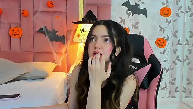 ArianaFranco online show from October 27, 2025, 1:12 pm