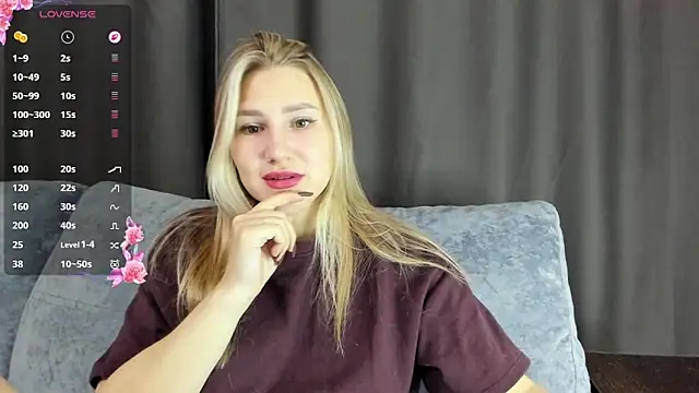 Snapshot of And1sa chatting on November 12, 2025, 11:25 am And1sa online show from November 12, 2025, 11:25 am