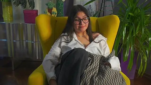 GwenCharity online show from February 7, 2025, 4:03 pm