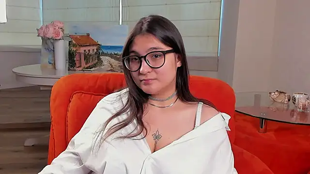 GwenCharity online show from February 17, 2025, 4:09 am