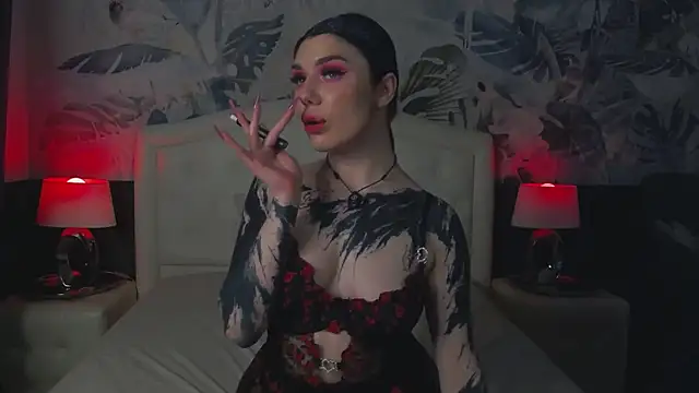 Snapshot of MaeveMoon chatting on April 9, 2026, 8:26 pm MaeveMoon online show from April 9, 2026, 8:26 pm