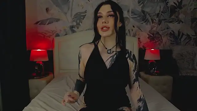Snapshot of MaeveMoon chatting on March 7, 2026, 6:24 pm MaeveMoon online show from March 7, 2026, 6:24 pm