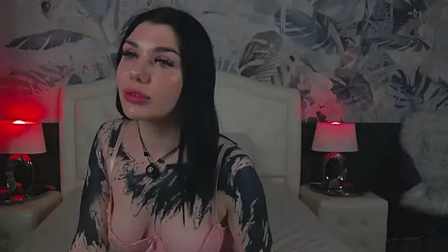 Snapshot of MaeveMoon chatting on April 8, 2026, 6:42 pm MaeveMoon online show from April 8, 2026, 6:42 pm