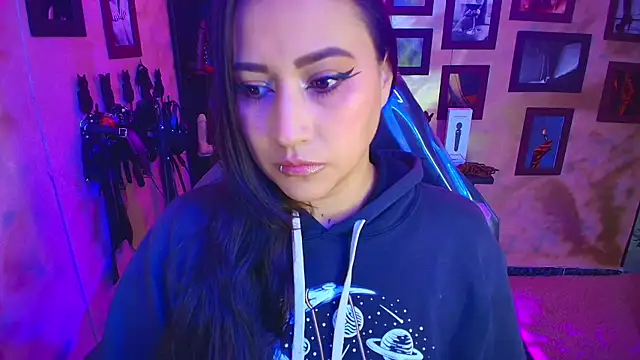 Snapshot of cherryy_bombshelll chatting on October 7, 2025, 3:35 pm cherryy bombshelll online show from October 7, 2025, 3:35 pm
