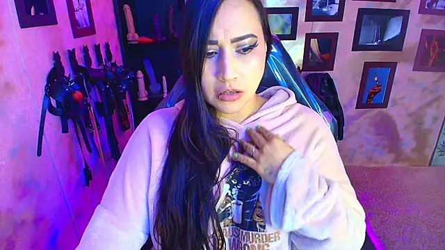 cherryy bombshelll online show from February 6, 2026, 6:15 pm