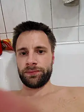 ademandjulia online show from April 21, 2026, 8:15 pm