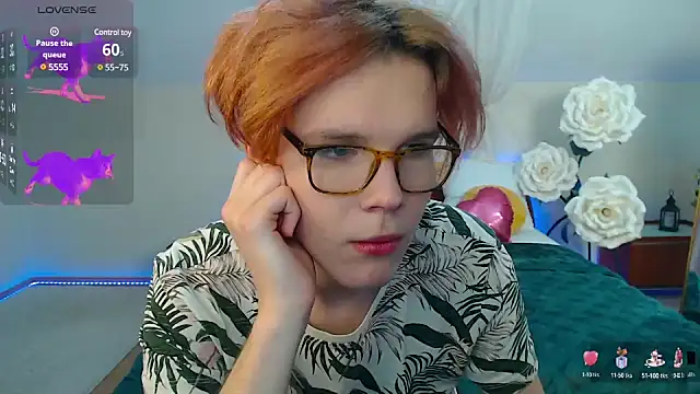 Snapshot of LouiseCoke chatting on February 18, 2025, 2:59 pm LouiseCoke online show from February 18, 2025, 2:59 pm