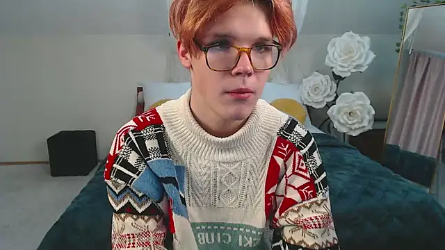 Snapshot of LouiseCoke chatting on February 9, 2025, 12:08 pm LouiseCoke online show from February 9, 2025, 12:08 pm