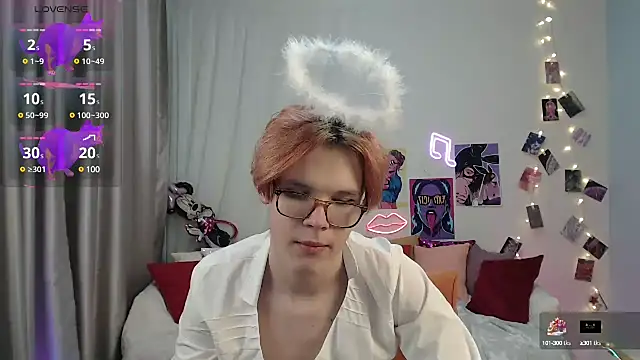 Snapshot of LouiseCoke chatting on February 20, 2025, 9:31 pm LouiseCoke online show from February 20, 2025, 9:31 pm