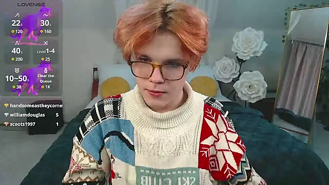 Snapshot of LouiseCoke chatting on February 9, 2025, 9:17 pm LouiseCoke online show from February 9, 2025, 9:17 pm