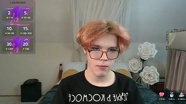 Snapshot of LouiseCoke chatting on February 11, 2025, 5:40 pm LouiseCoke online show from February 11, 2025, 5:40 pm