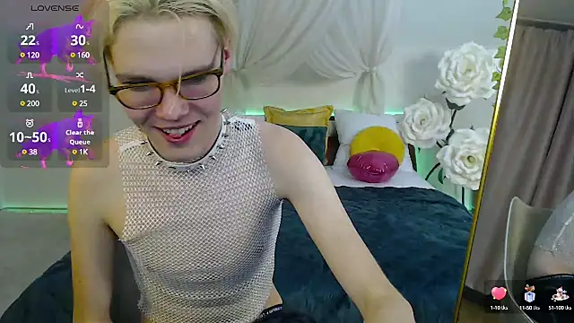 Snapshot of LouiseCoke chatting on March 11, 2025, 11:58 pm LouiseCoke online show from March 11, 2025, 11:58 pm