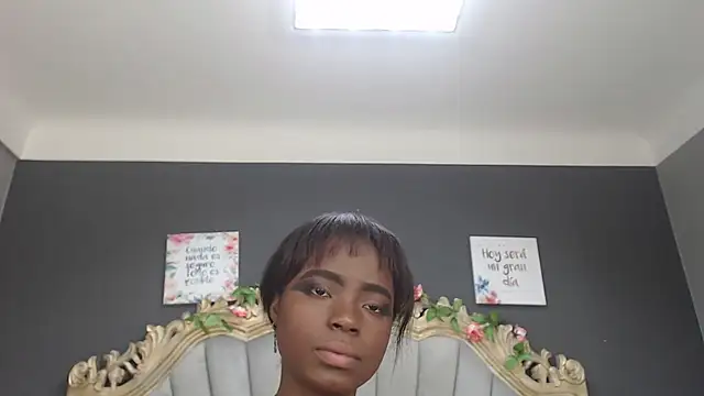 Snapshot of LindaBird chatting on September 10, 2025, 8:08 pm LindaBird online show from September 10, 2025, 8:08 pm