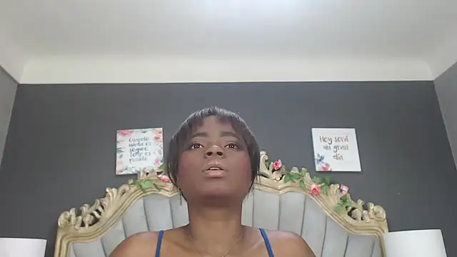 Snapshot of LindaBird chatting on September 12, 2025, 8:08 pm LindaBird online show from September 12, 2025, 8:08 pm