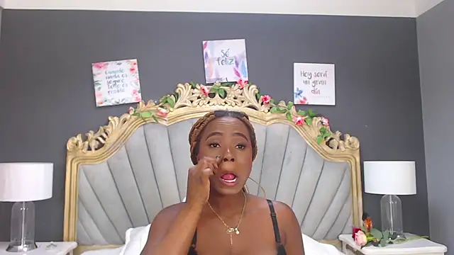 Snapshot of LindaBird chatting on March 15, 2025, 8:21 pm LindaBird online show from March 15, 2025, 8:21 pm