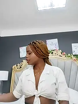 Snapshot of LindaBird chatting on March 22, 2025, 7:09 pm LindaBird online show from March 22, 2025, 7:09 pm