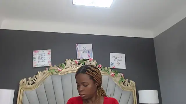 Snapshot of LindaBird chatting on March 16, 2025, 11:27 am LindaBird online show from March 16, 2025, 11:27 am