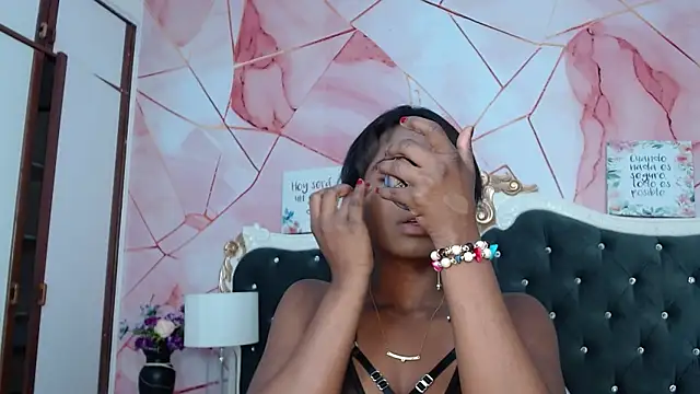 Snapshot of LindaBird chatting on September 22, 2025, 8:04 pm LindaBird online show from September 22, 2025, 8:04 pm