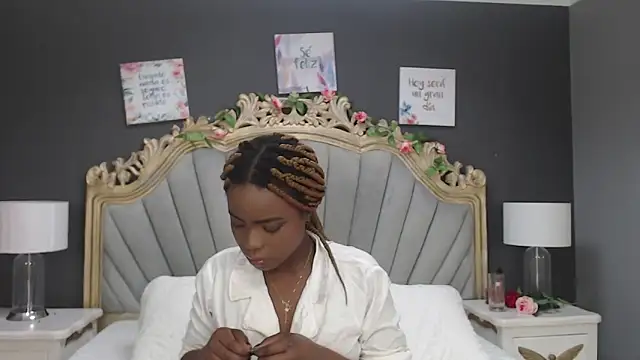 Snapshot of LindaBird chatting on March 22, 2025, 3:53 pm LindaBird online show from March 22, 2025, 3:53 pm