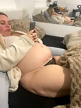 Snapshot of Princessemisse chatting on December 2, 2025, 6:31 pm Princessemisse online show from December 2, 2025, 6:31 pm