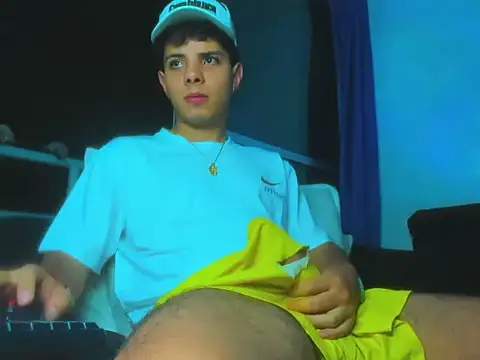 Snapshot of Alessandro_1610 chatting on October 23, 2025, 5:50 am Alessandro 1610 online show from October 23, 2025, 5:50 am