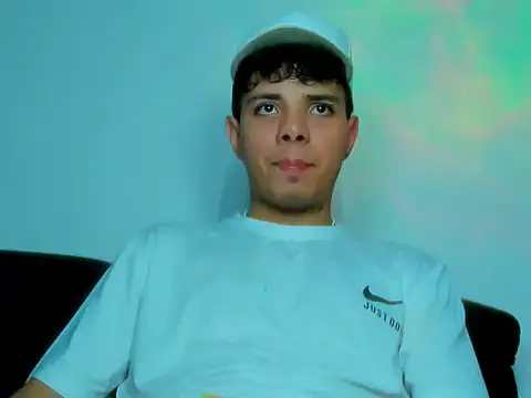 Snapshot of Alessandro_1610 chatting on February 17, 2026, 6:33 am Alessandro 1610 online show from February 17, 2026, 6:33 am