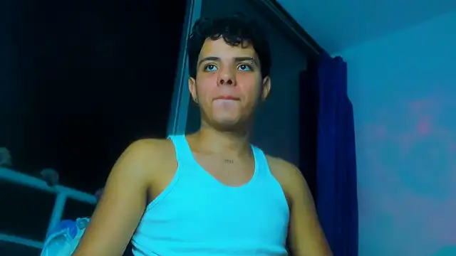 Snapshot of Alessandro_1610 chatting on October 31, 2025, 4:09 am Alessandro 1610 online show from October 31, 2025, 4:09 am