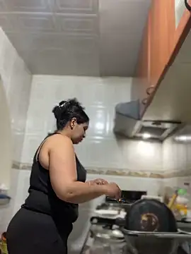 Snapshot of Carola-Ross chatting on December 23, 2025, 12:00 am Carola-Ross online show from December 23, 2025, 12:00 am