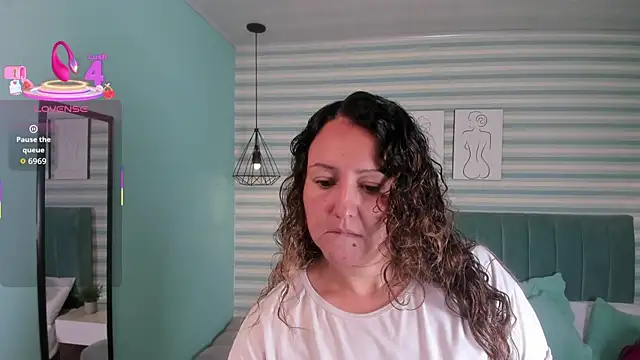 abby apple online show from November 22, 2025, 12:37 pm