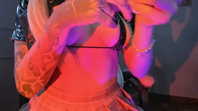 mikusitq  online show from December 13, 2025, 10:49 pm