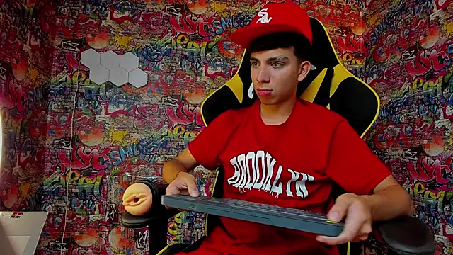 Angel boyy2 online show from February 10, 2025, 3:13 am